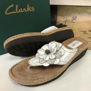 Clarks Women's Leather Sandals with White & Tan Floral Accent-Size 9